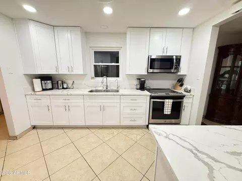 Kitchen - 1909 E 6th Ave E, Mesa, AZ 85204 photo 4 of 6