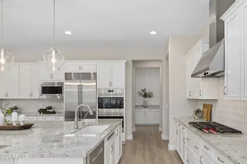 Kitchen - 3743 E Arabian Dr, Gilbert, AZ 85296 photo 4 of 5