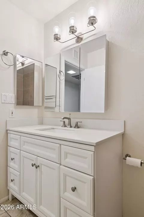 Bath - 4343 E Osborn Rd, Phoenix, AZ 85018 photo 7 of 7