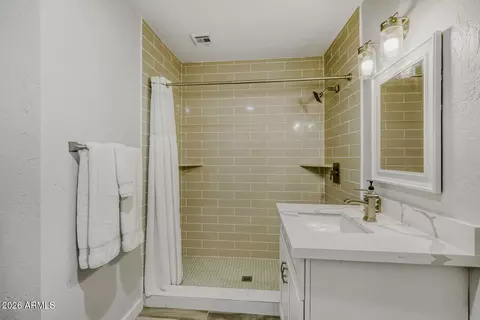Bath - 2538 N 50th St, Phoenix, AZ 85008 photo 3 of 5