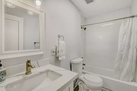 Bath - 2538 N 50th St, Phoenix, AZ 85008 photo 4 of 5