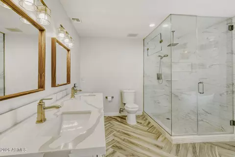 Bath - 2538 N 50th St, Phoenix, AZ 85008 photo 1 of 5