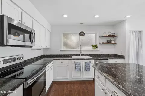 Kitchen - 270 E Kroll Dr, Gilbert, AZ 85234 photo 2 of 5