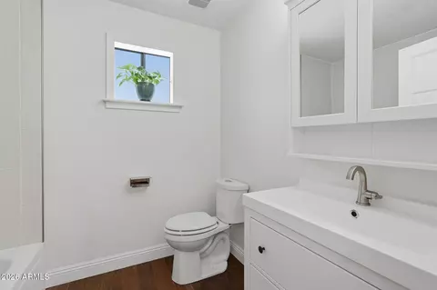 Bath - 270 E Kroll Dr, Gilbert, AZ 85234 photo 3 of 3