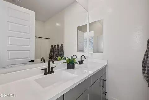 Bath - 9517 E Tungsten Dr, Mesa, AZ 85212 photo 3 of 4