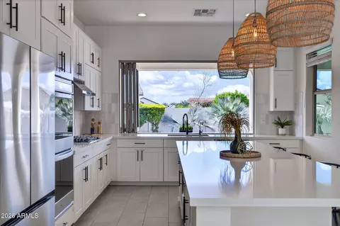 Kitchen - 9517 E Tungsten Dr, Mesa, AZ 85212 photo 5 of 7