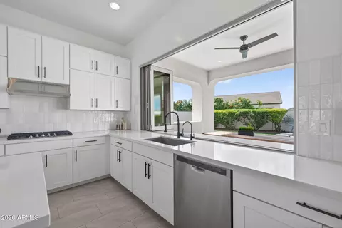 Kitchen - 9517 E Tungsten Dr, Mesa, AZ 85212 photo 7 of 7