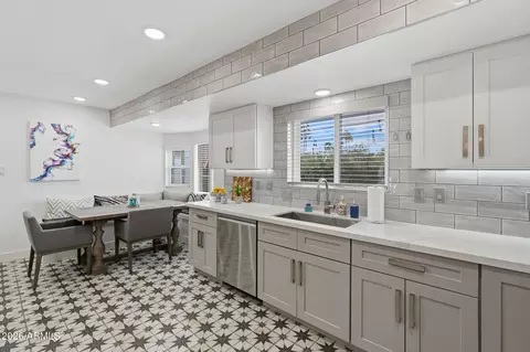 Kitchen - 5149 N 34th St, Phoenix, AZ 85018 photo 2 of 6