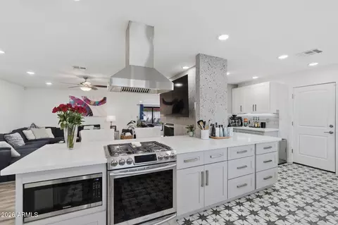 Kitchen - 5149 N 34th St, Phoenix, AZ 85018 photo 4 of 6