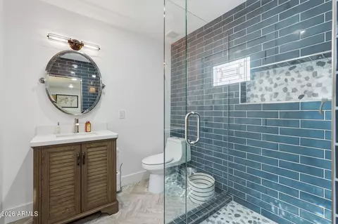 Bath - 5149 N 34th St, Phoenix, AZ 85018 photo 6 of 9