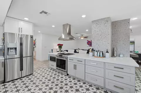 Kitchen - 5149 N 34th St, Phoenix, AZ 85018 photo 3 of 6