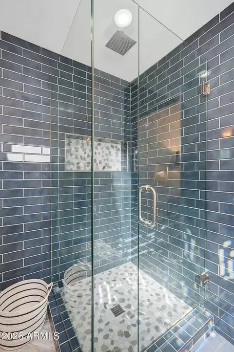 Bath - 5149 N 34th St, Phoenix, AZ 85018 photo 7 of 9