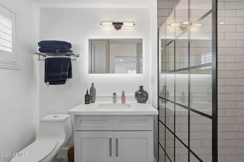 Bath - 5149 N 34th St, Phoenix, AZ 85018 photo 4 of 9
