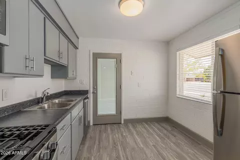 Kitchen - 10002 N 18th Ave, Phoenix, AZ 85021 photo 1 of 2
