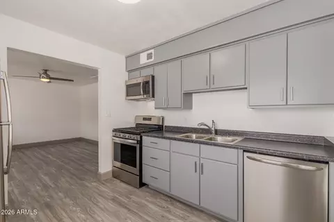Kitchen - 10002 N 18th Ave, Phoenix, AZ 85021 photo 2 of 2