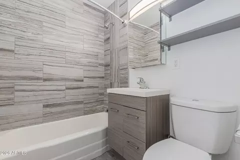 Bath - 10002 N 18th Ave, Phoenix, AZ 85021 photo 1 of 1