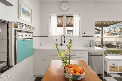 Kitchen - 1348 E Fillmore St, Phoenix, AZ 85006 photo 4 of 6