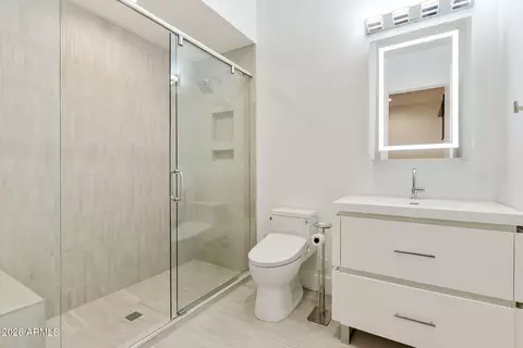 Bath - 3035 E Coolidge St, Phoenix, AZ 85016 photo 5 of 10