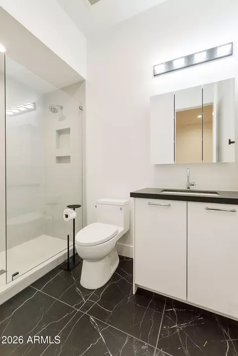 Bath - 3035 E Coolidge St, Phoenix, AZ 85016 photo 8 of 10