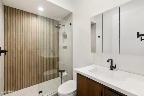 Bath - 3035 E Coolidge St, Phoenix, AZ 85016 photo 7 of 10