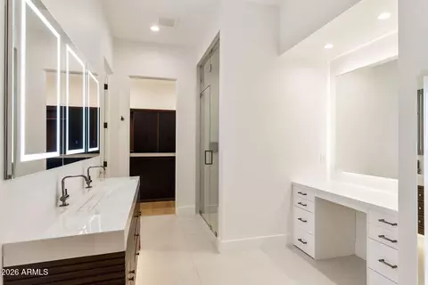 Bath - 3035 E Coolidge St, Phoenix, AZ 85016 photo 3 of 10