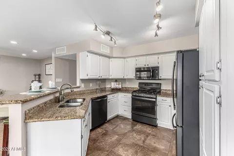 Kitchen - 3348 E Glenhaven Dr, Phoenix, AZ 85048 photo 2 of 4