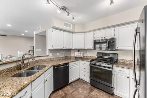 Kitchen - 3348 E Glenhaven Dr, Phoenix, AZ 85048 photo 1 of 4