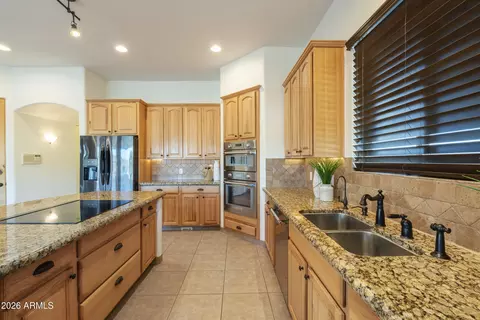 Kitchen - 40927 N 3rd Ave, Phoenix, AZ 85086 photo 5 of 6