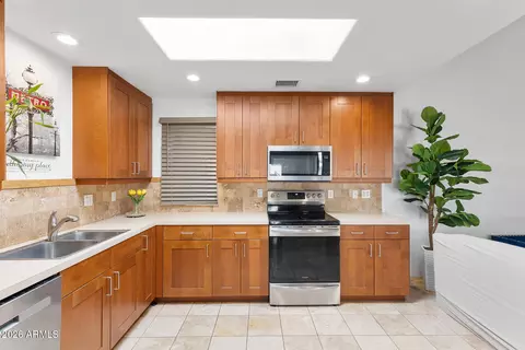 Kitchen - 1885 E Kirkland Ln, Tempe, AZ 85281 photo 1 of 2