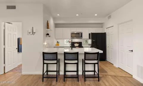 7936 E Wilshire Dr #203, Scottsdale, AZ 85257
