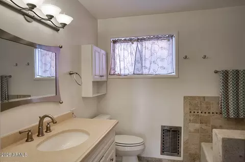 Bath - 130 E Coronado Rd #16, Phoenix, AZ 85004 photo 1 of 2