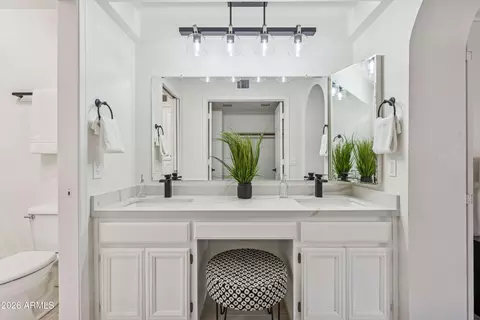 Bath - 1024 E Sahuaro Dr, Phoenix, AZ 85020 photo 2 of 5