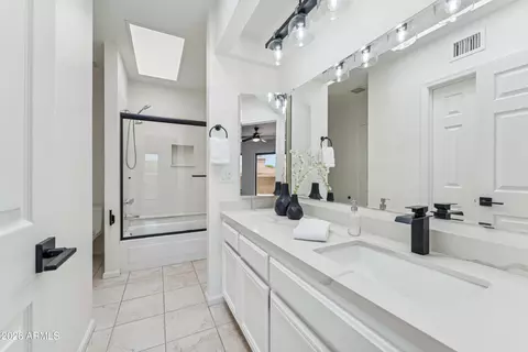 Bath - 1024 E Sahuaro Dr, Phoenix, AZ 85020 photo 5 of 5