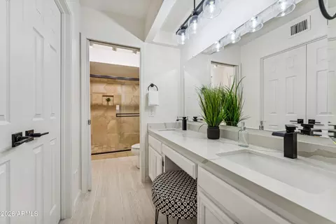 Bath - 1024 E Sahuaro Dr, Phoenix, AZ 85020 photo 1 of 5