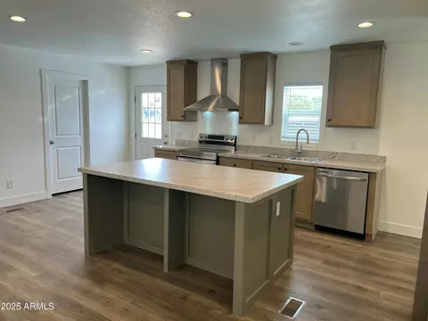 25317 N Lakeside Dr #D, Paulden, AZ 86334