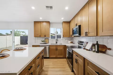 Kitchen - 2437 E Larkspur Dr, Phoenix, AZ 85032 photo 4 of 5