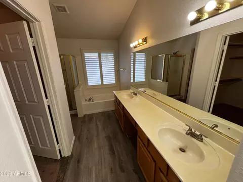 Bath - 4257 E Michelle Ave, Gilbert, AZ 85234 photo 4 of 6