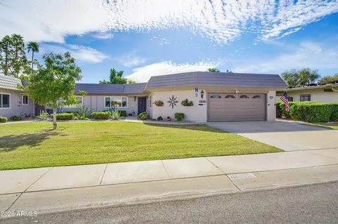 10305 W Hutton Dr, Sun City, AZ 85351