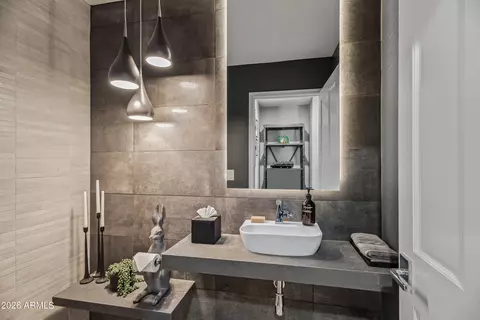 Bath - 4446 E Camelback Rd #106, Phoenix, AZ 85018 photo 1 of 5