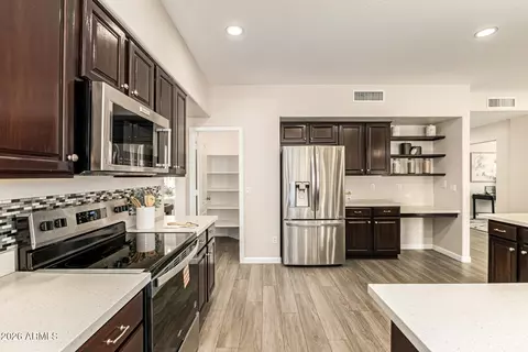 Kitchen - 1905 E Olive Ct, Gilbert, AZ 85234 photo 4 of 5