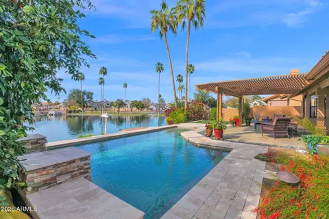 518 S Lagoon Dr, Gilbert, AZ 85233