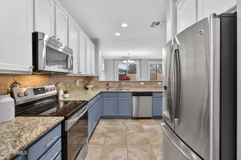 Kitchen - 4052 E Milky Way, Gilbert, AZ 85295 photo 3 of 4