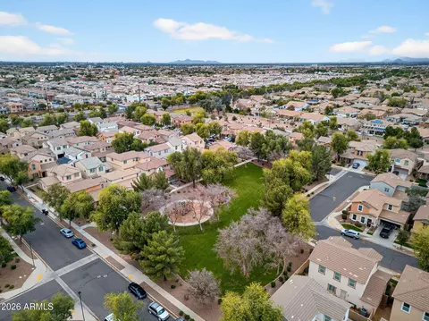 View/Area - 4052 E Milky Way, Gilbert, AZ 85295 photo 8 of 11