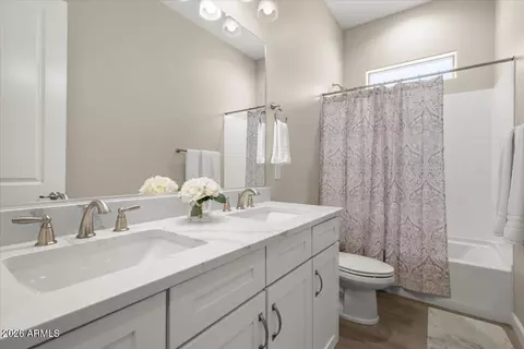 Bath - 6607 E Libby St, Phoenix, AZ 85054 photo 2 of 3