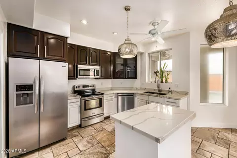 Kitchen - 4331 E Redwood Ln, Phoenix, AZ 85048 photo 4 of 6
