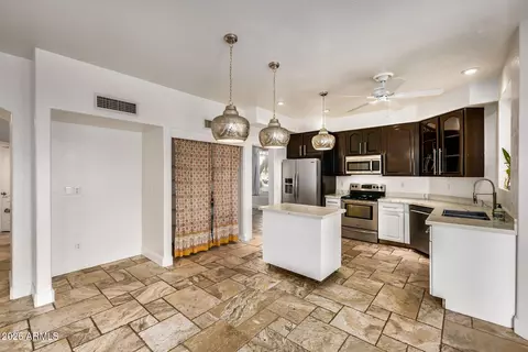 Kitchen - 4331 E Redwood Ln, Phoenix, AZ 85048 photo 1 of 6