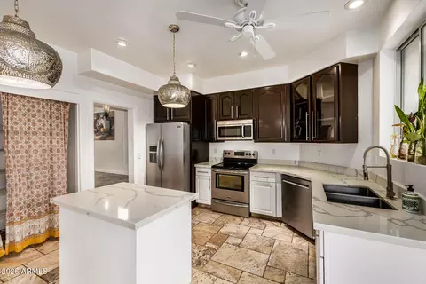 Kitchen - 4331 E Redwood Ln, Phoenix, AZ 85048 photo 6 of 6