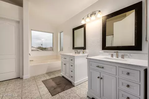 Bath - 4331 E Redwood Ln, Phoenix, AZ 85048 photo 1 of 4