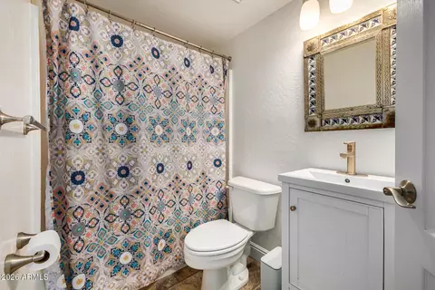 Bath - 4331 E Redwood Ln, Phoenix, AZ 85048 photo 3 of 4