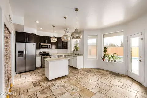 Kitchen - 4331 E Redwood Ln, Phoenix, AZ 85048 photo 2 of 6
